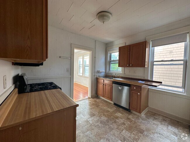 Building Photo - 27 Durham St Unit 2 Rental