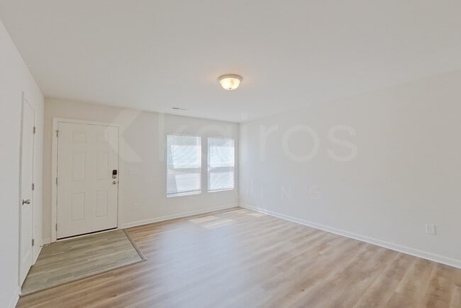 Photo - 137 Shamrock Dr SW