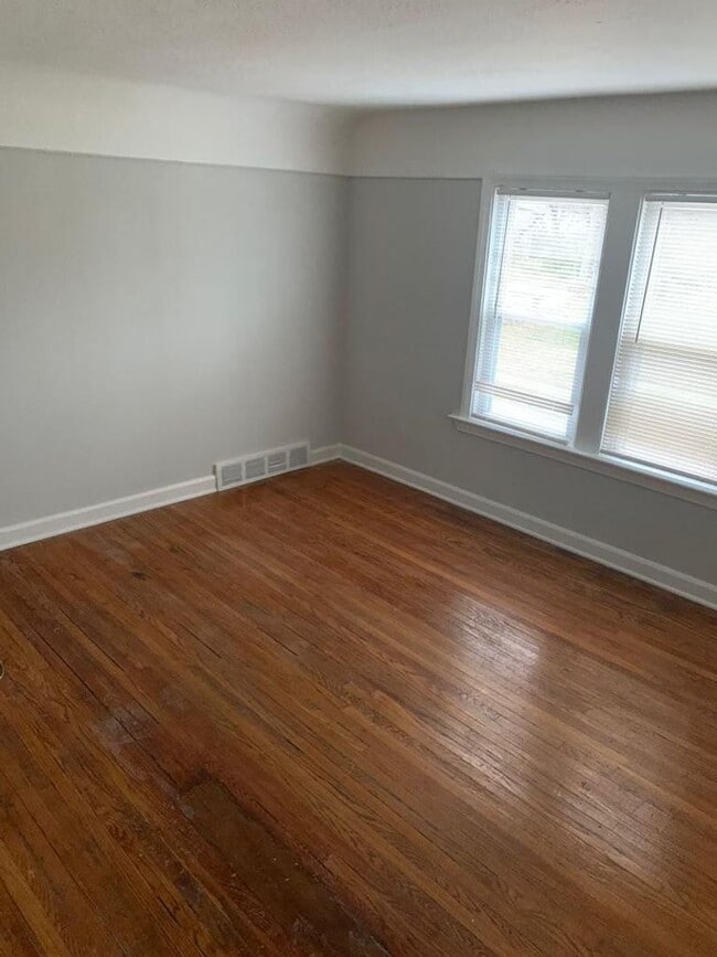 Photo - 1483 E 120th St Unidad UP