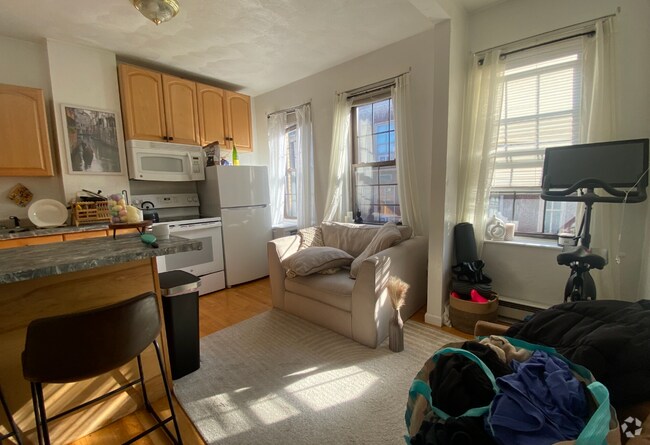 Building Photo - 10 Charter St Unit 3F Rental