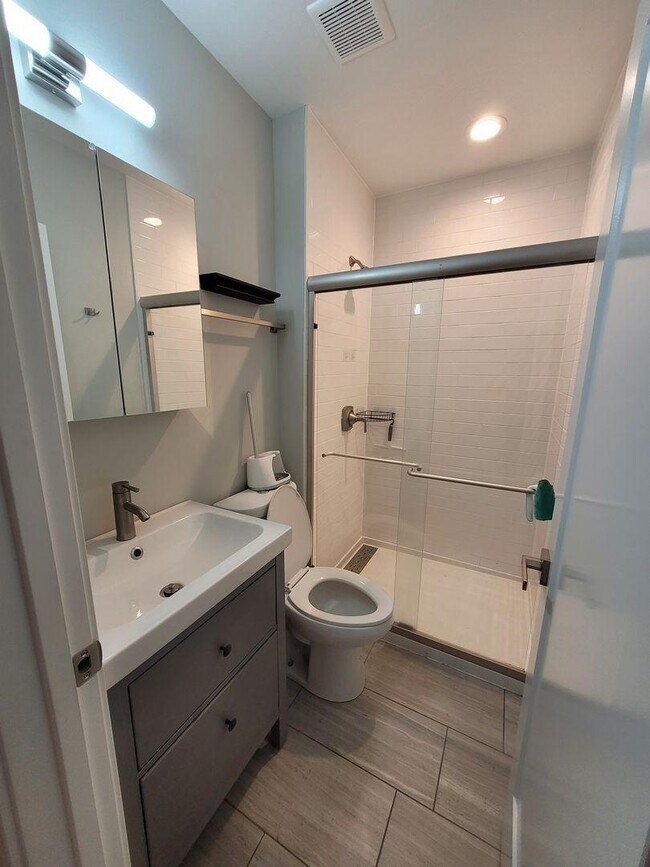 Photo - 2 bedroom in Chicago IL 60640 Unit 2F