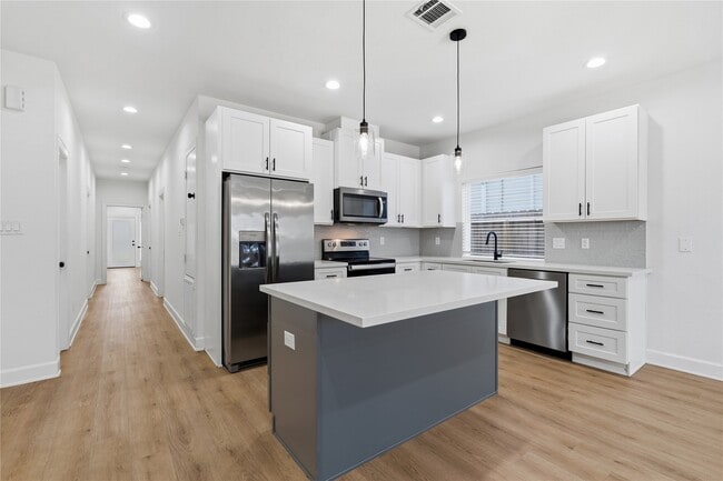 Building Photo - 8316 Corinth St Unit D