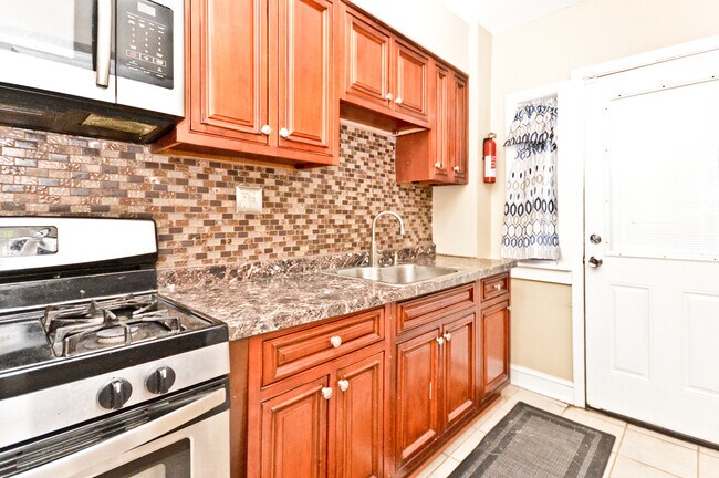 Photo - 2609 Franklin St NE