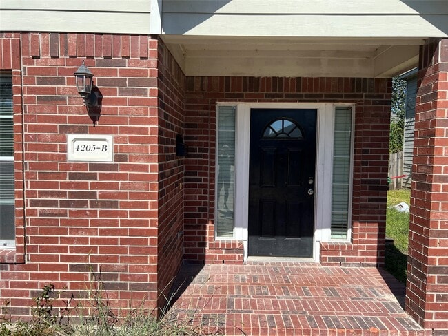 Photo - 4205 Clover St