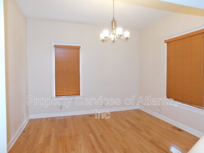 Photo - 675 Grady Pl SW