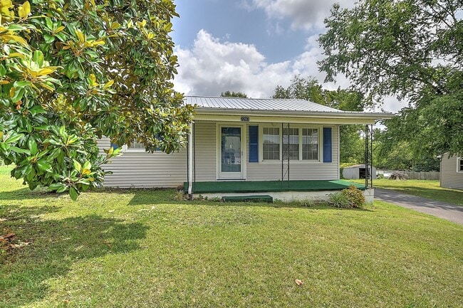 Photo - 2207 Buckingham Rd