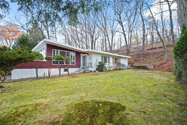 Photo - 28 Sprain Valley Rd