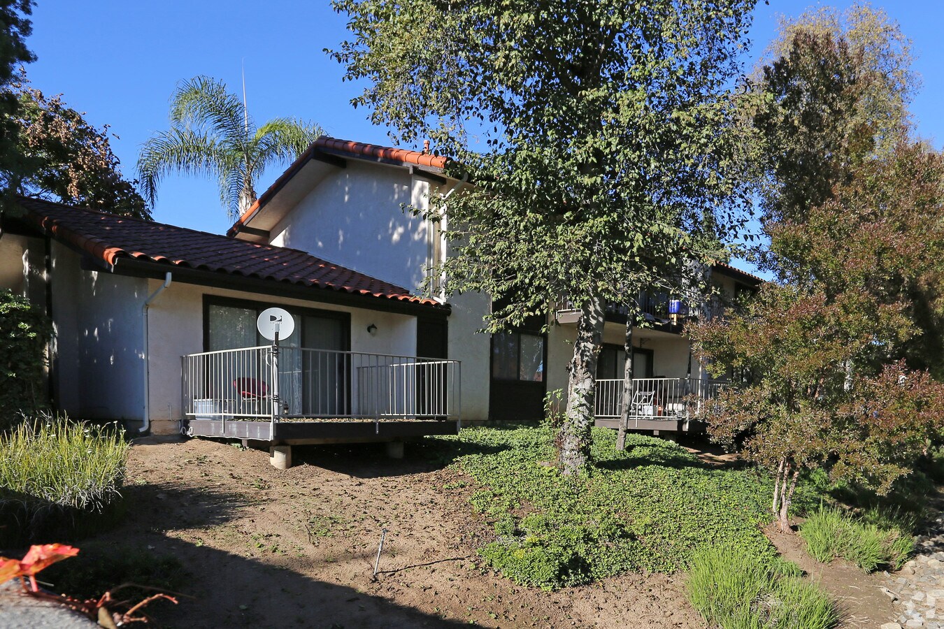 Country Club Creekside Apartments - Country Club Creekside Apartments