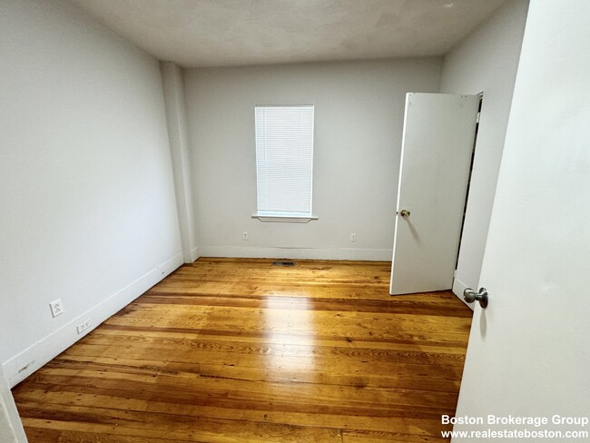 Photo - 10 Pond St Apartments Unit 1