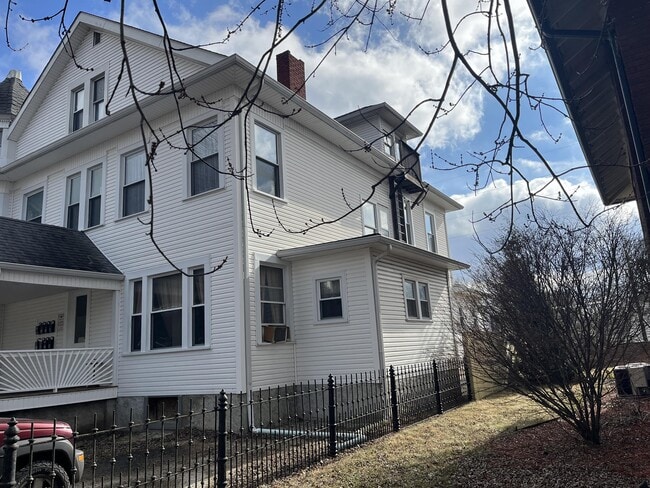 Photo - 489 E Harrison St