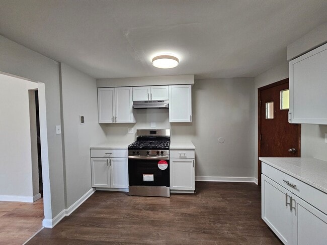 Photo - Newly updated 3 bedroom, 1 bath apartment ...
