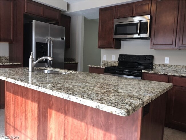 Photo - 1925 E 86th St