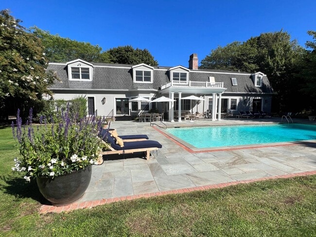 Photo - 15 S Hill St