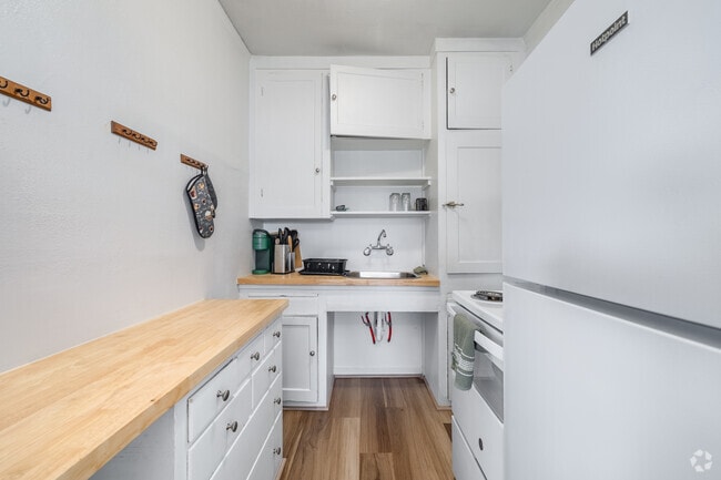 Studio - 475SF - Pennington Apartments