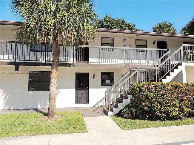 Building Photo - 6010 Shaker Wood Cir Unit 106