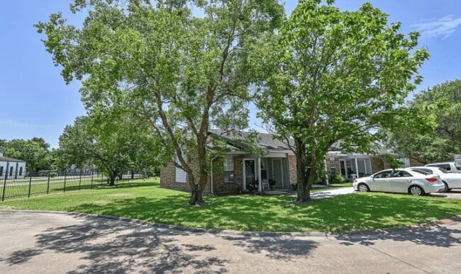 Photo - 1800 Avenue H