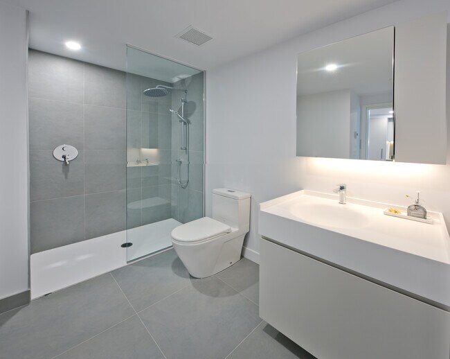 Photo - 1 Square Phillips