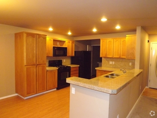 Building Photo - H101 Unit H101-37 Rental
