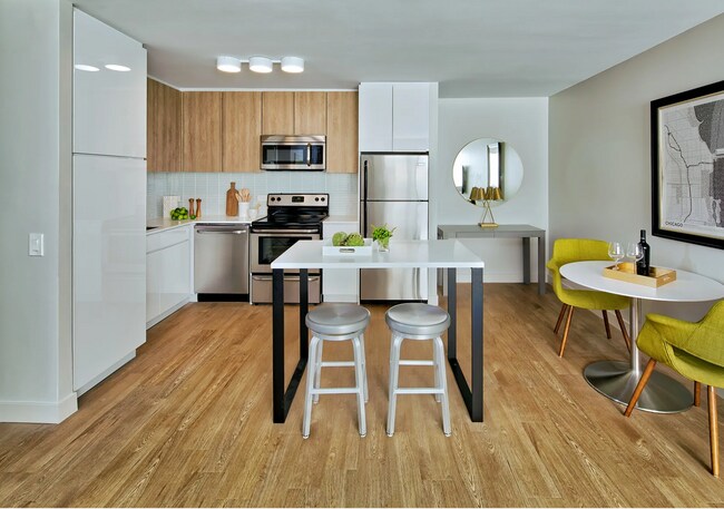 Building Photo - 2645 N Clark St Unit 608R