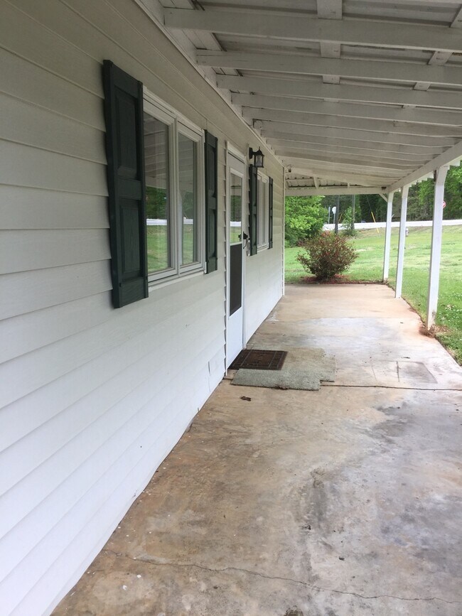 Photo - Country House on 1 Acre