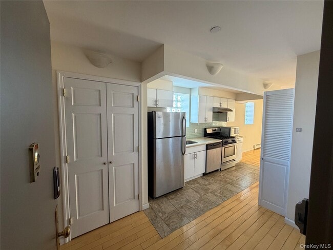 Building Photo - 143-28 41st Ave Unit 8A