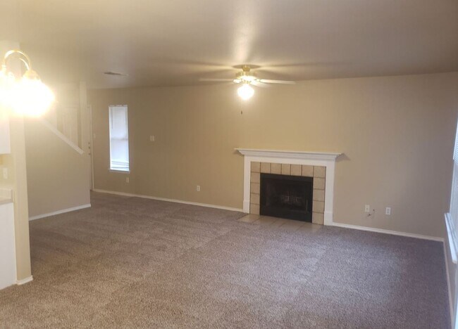 Photo - Medical Center! Available NOW! IMMACULATE well-maintained 3BD/2.1BA Townhome