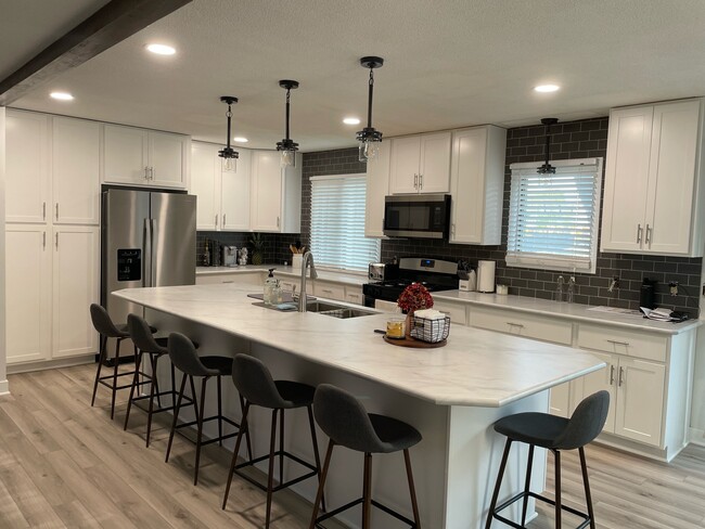 Building Photo - 3280 Lower 150th St W