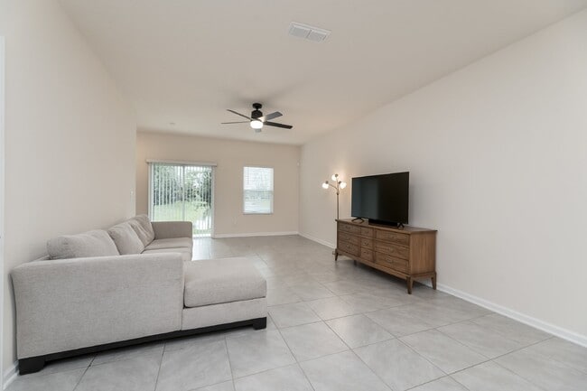 Photo - Beautiful 3 bedroom townhome on cul-de-sac with pond view.