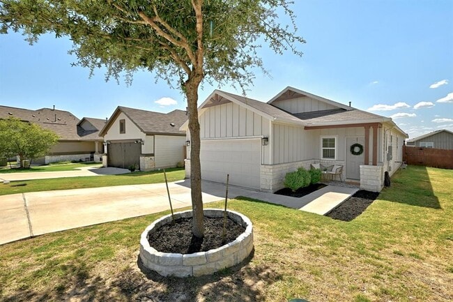 Photo - 126 Silktassel Way