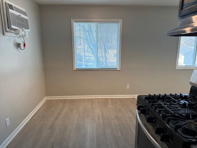 Photo - 3240 Heatherton Dr