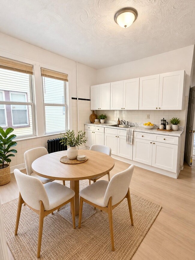 462 Leslie St Unit 1L