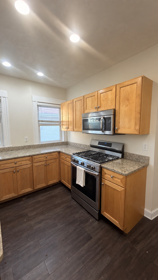 85 Yale St Unit 2