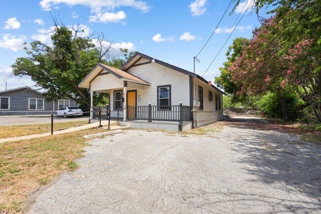 Building Photo - 2 Bedroom/1 Bath Culebra Park Subdivision