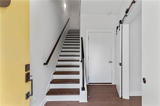 Photo - 415 Gartrell St SE