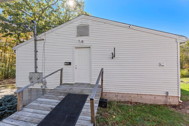 Building Photo - 497 Winthrop Rd