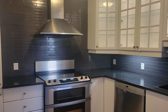 Photo - 1500 Pine Ave W Unité 401