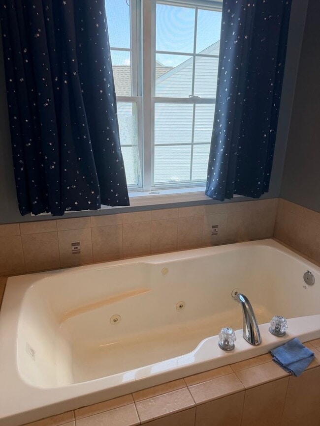 Photo - Beautiful 5 Bedroom, 3.5 Bathroom Home for Rent