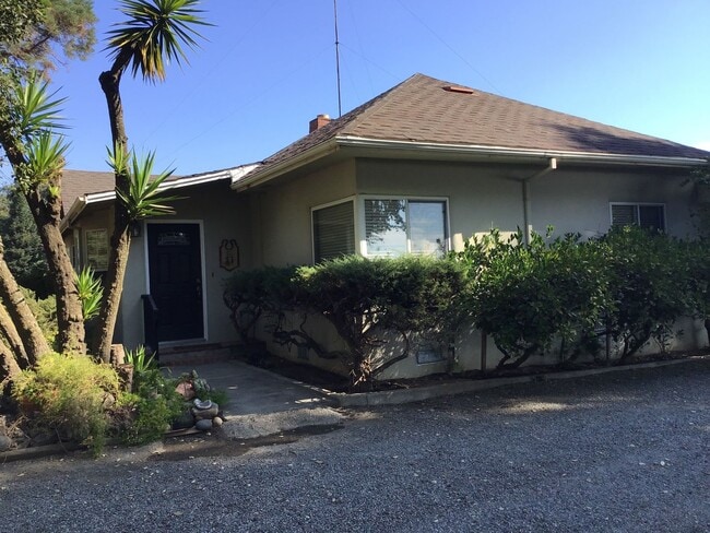 Building Photo - 3 Bedroom Home in Gilroy