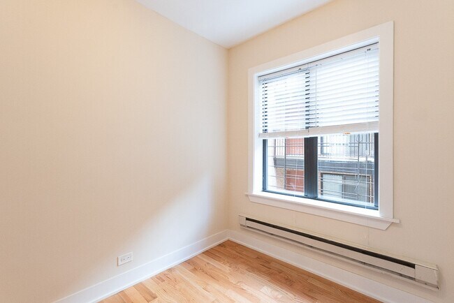 Photo - 3732 N Pine Grove Ave Unit J00W