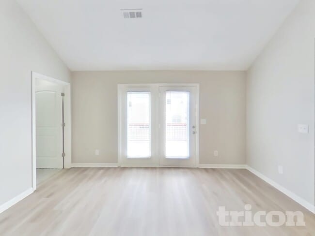 1040 Lindyn Lee Wy