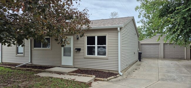 2425 Apache Dr