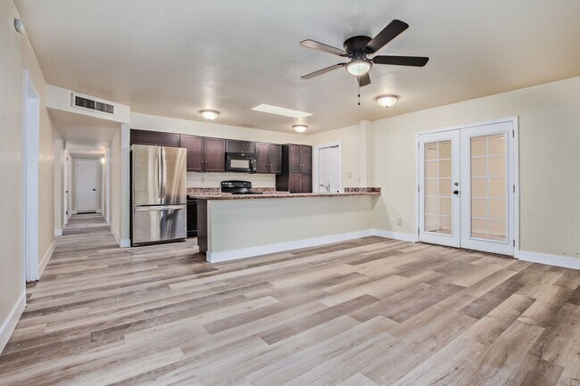 Photo - 4 Bedroom 2 Bathroom with Arizona Room in Tempe