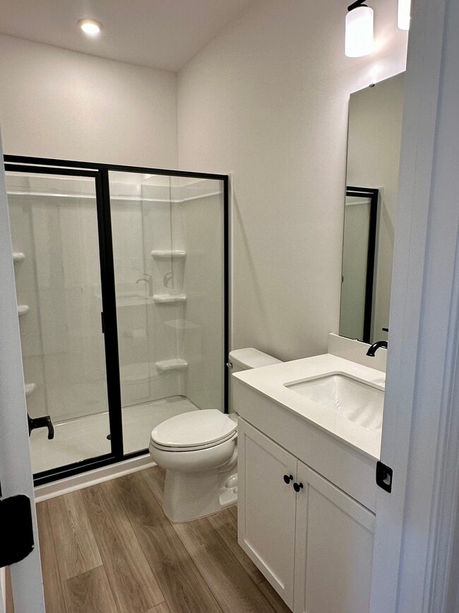 Full Bath 1st Floor - 3232 Drift St