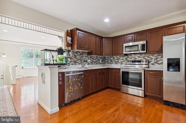 Photo - Amazing Opportunity to RENT This beautiful updated 3 levels TH. 3 beds and 3 .5 baths.