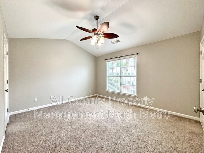 Photo - 1033 Thornborough Dr