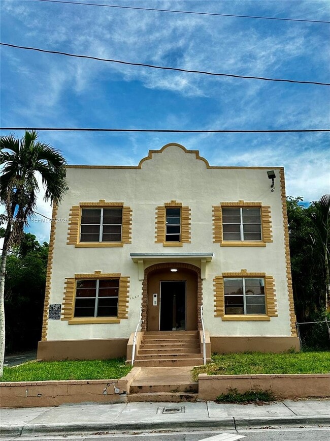 Building Photo - 1620 NW 3rd St Unit 5