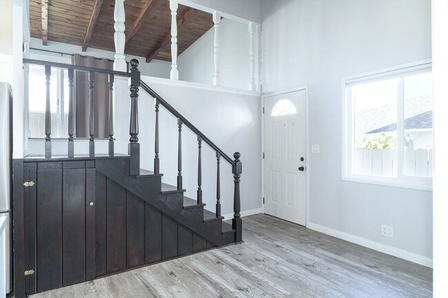 Photo - 288 Cahuenga Dr