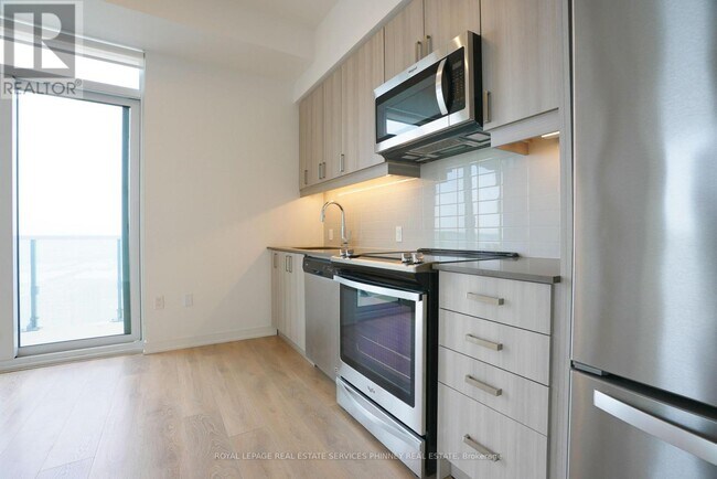 Photo - 8 Nahani Way Unit LPH6