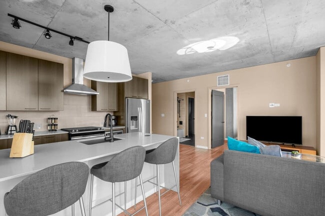 Photo - 939 W Washington Blvd Unit ID1024616P