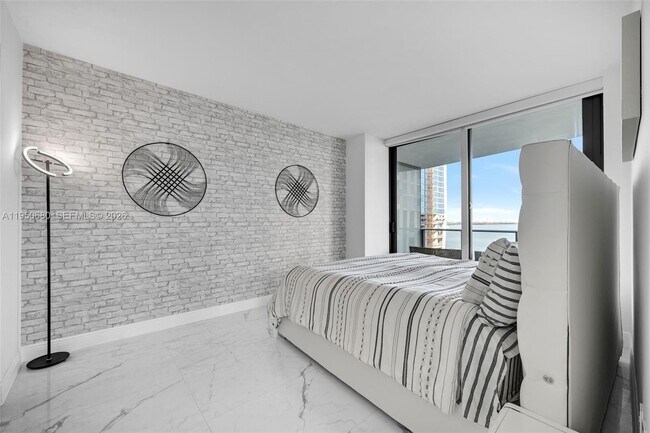 Photo - 460 NE 28th St Unidad 608